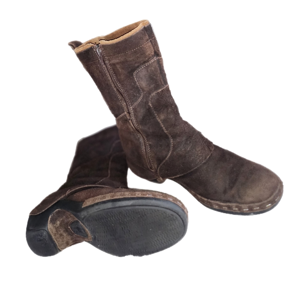 Merrell Brown Winter Boots with Suede Finish - Picture 8 of 8